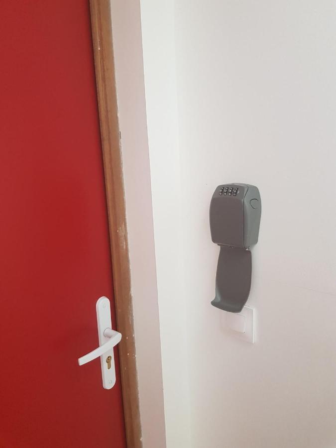 10 - Joli Studio Avec Deux Lits, Tout Equipe Pour 1, 2 Ou 3 Personnes Maximum, Vue Sur Parc Arbore, Parking Privatif Gratuit, Grand Fourgon Possible, Tout Le Linge De Maison Est Fourni Razac-sur-lʼIsle Exterior foto