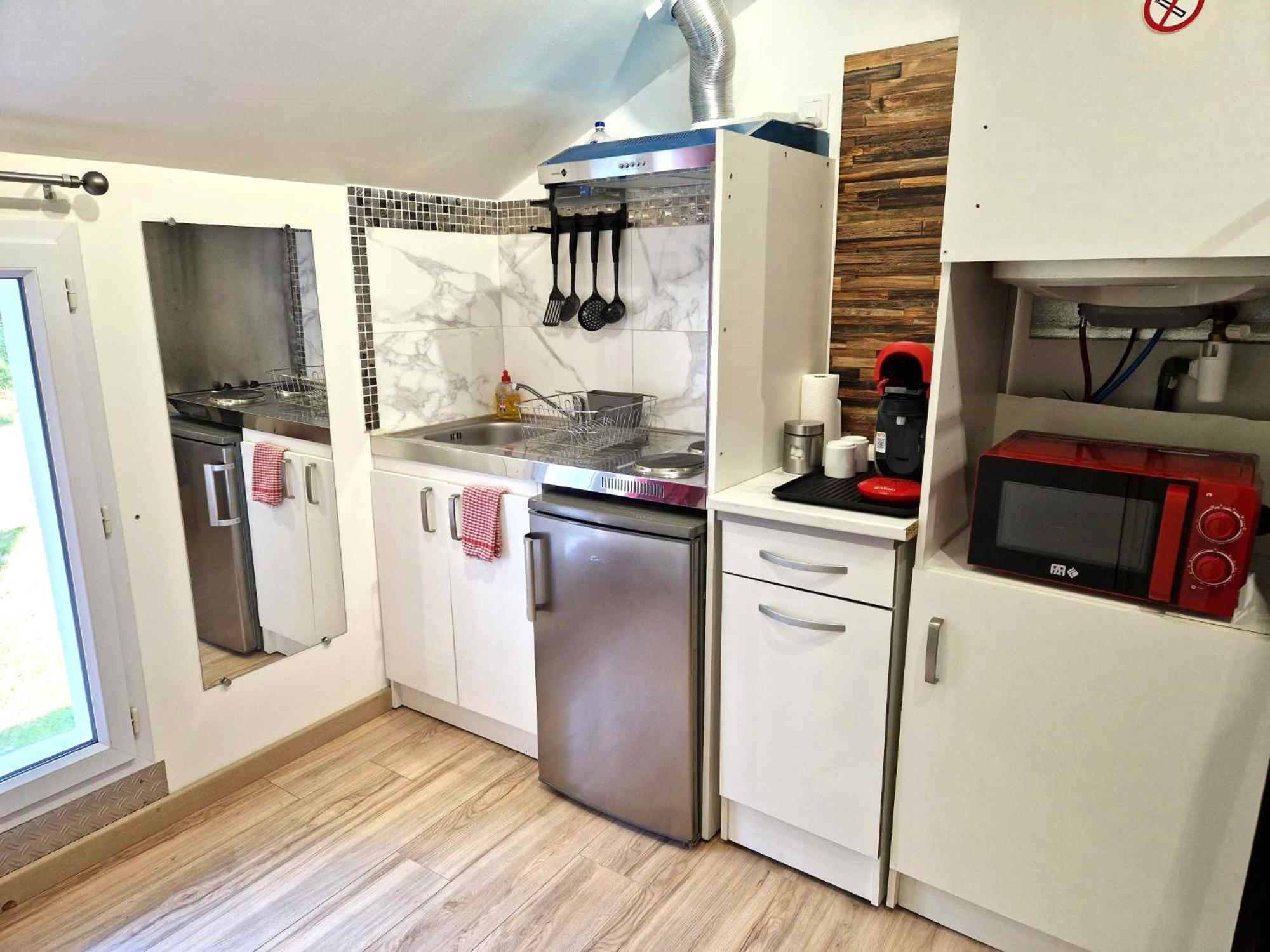 10 - Joli Studio Avec Deux Lits, Tout Equipe Pour 1, 2 Ou 3 Personnes Maximum, Vue Sur Parc Arbore, Parking Privatif Gratuit, Grand Fourgon Possible, Tout Le Linge De Maison Est Fourni Razac-sur-lʼIsle Exterior foto