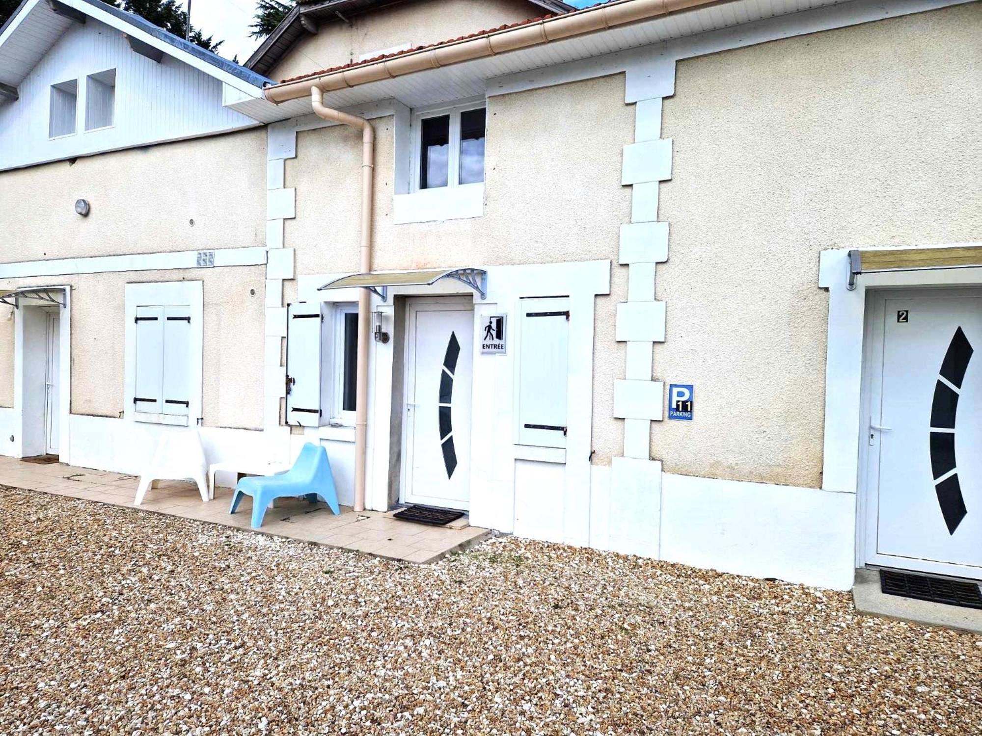 10 - Joli Studio Avec Deux Lits, Tout Equipe Pour 1, 2 Ou 3 Personnes Maximum, Vue Sur Parc Arbore, Parking Privatif Gratuit, Grand Fourgon Possible, Tout Le Linge De Maison Est Fourni Razac-sur-lʼIsle Exterior foto